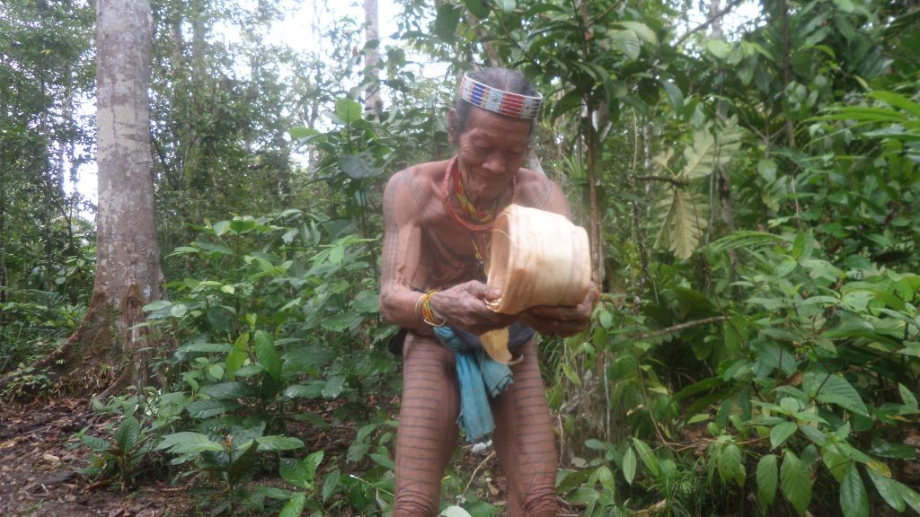 Mentawai shaman making loincloth